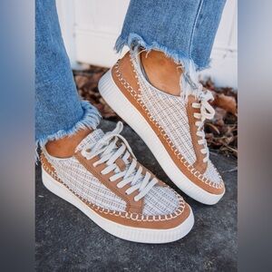 DOLCE VITA: NICONA SNEAKER -BROWN WOVEN MULTI Size 8